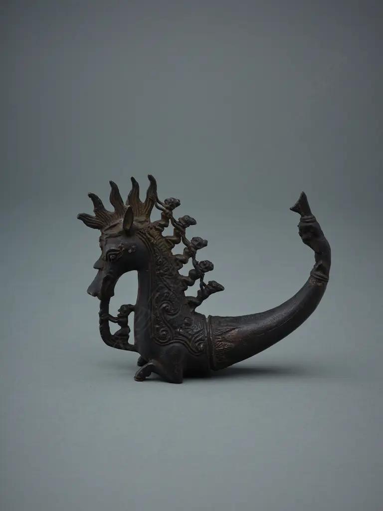 Toba Batak - North Sumatran Naga Morsarang bronze container, Image 1++